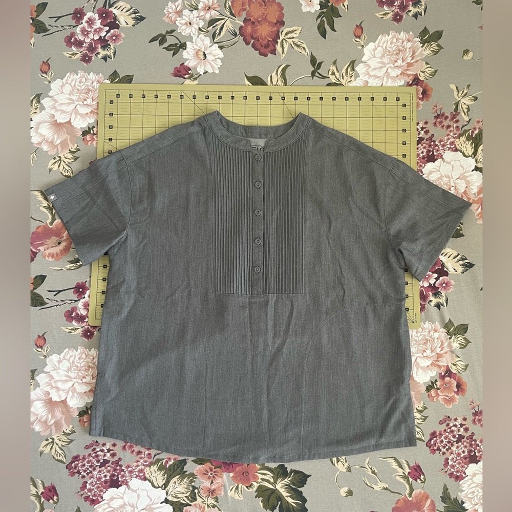 Figs Limited Edition Scrub Top in Graphite - small